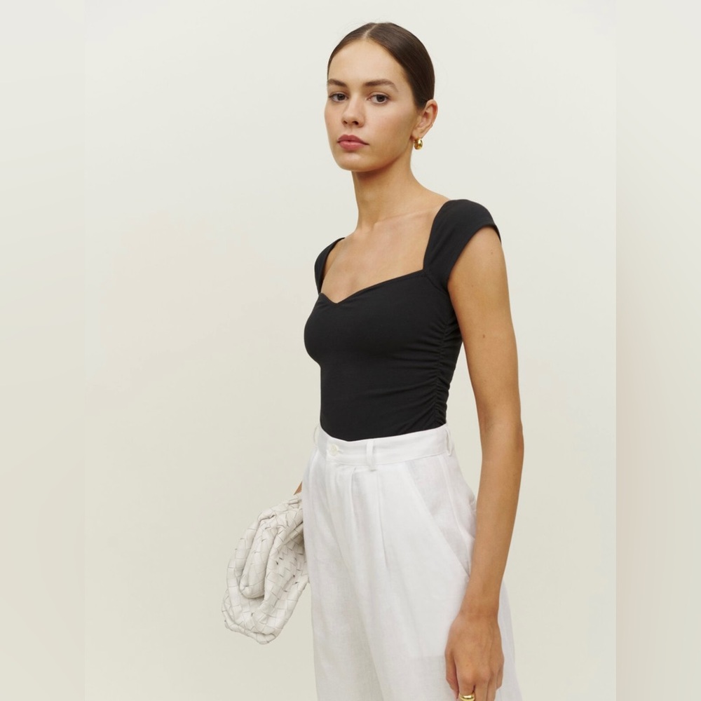 REFORMATION LAVINIA KNIT TOP IN BLACK